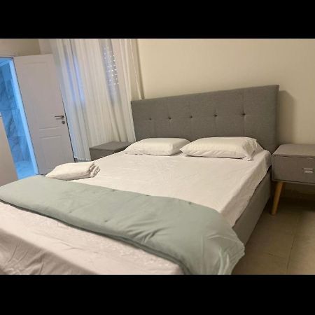 בקתה ביער Apartment Хайфа Екстериор снимка